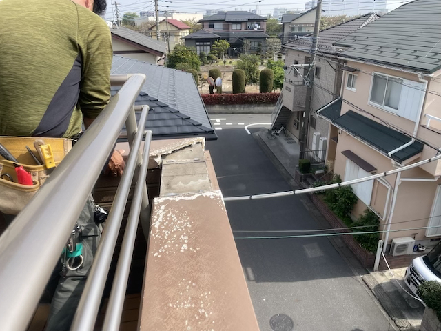 草加市　バルコニー笠木交換工事　撤去